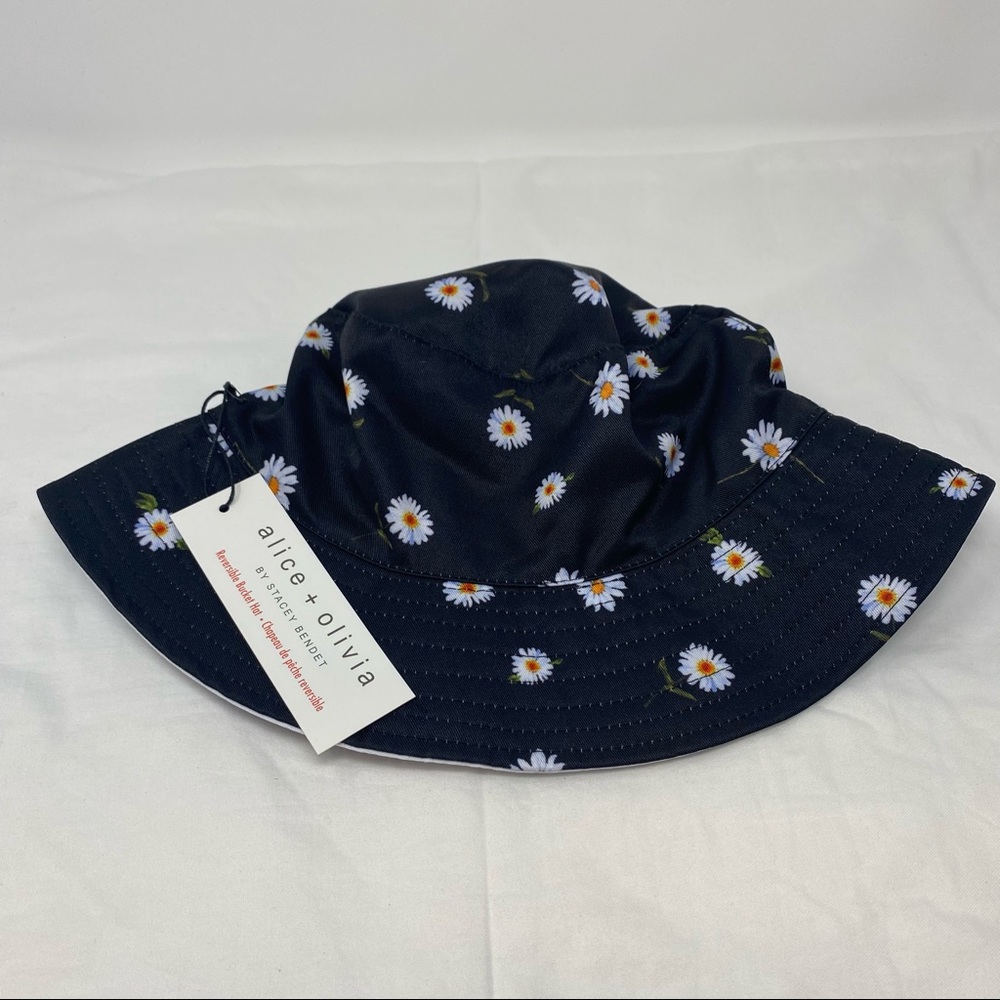 Alice + Olivia Reversible Bucket Hat Daisy & White - Picture 10 of 10